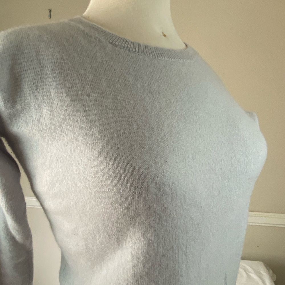 Aqua Cashmere Sky-Blue Crewneck Cashmere Sweater. Women’s S. Reverse Seam Detail